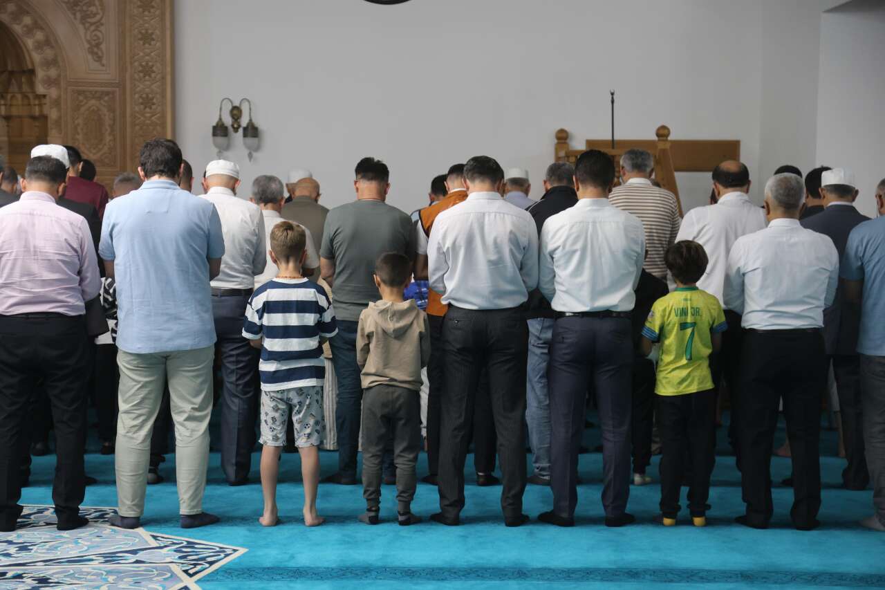 Konya’da çocuklar bisiklet için camiye koştu! Başkan Altay da coşkuya ortak oldu 11